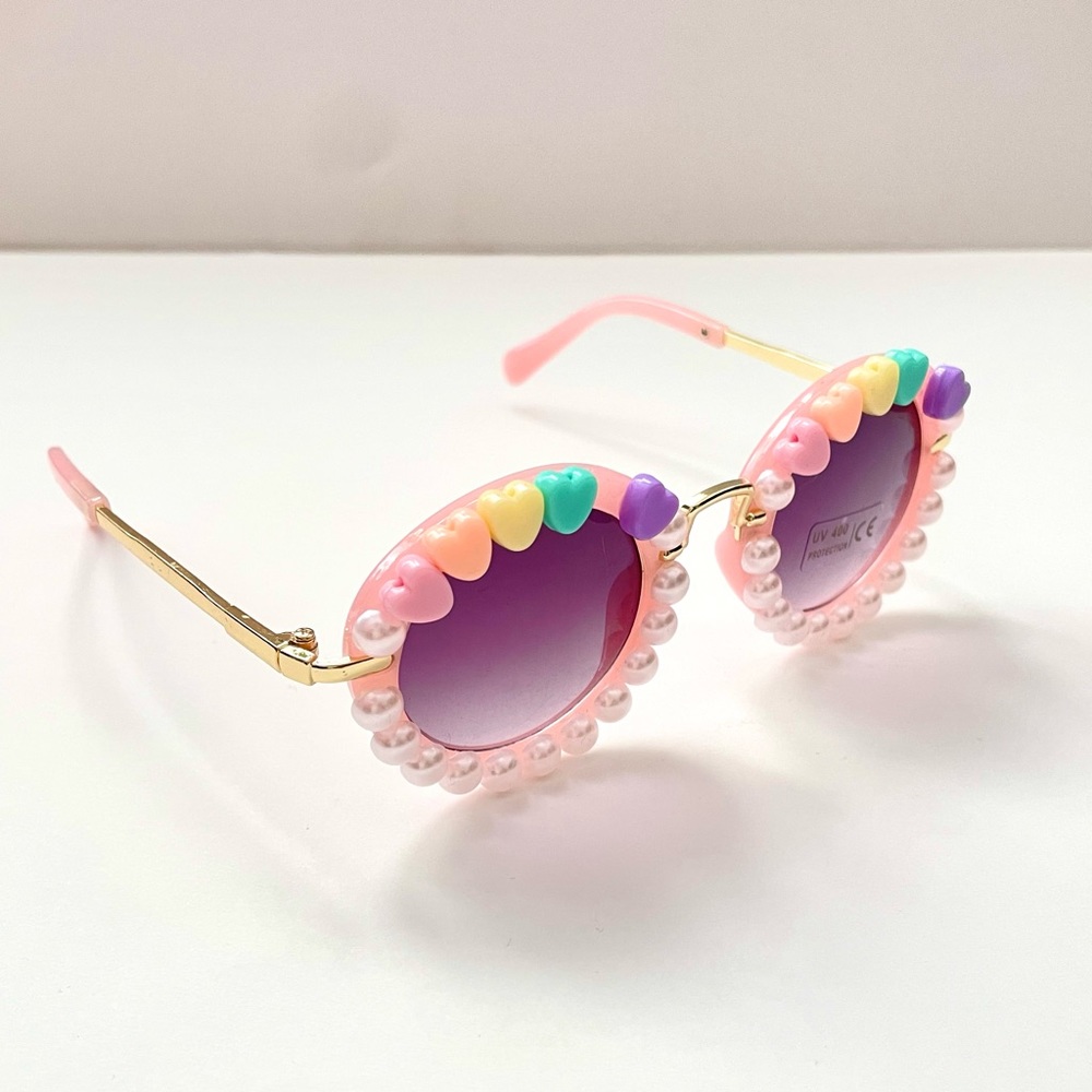 Chic Girls Round Sunglasses with Pearls and Hearts - Supercute! - Picture 5 of 11